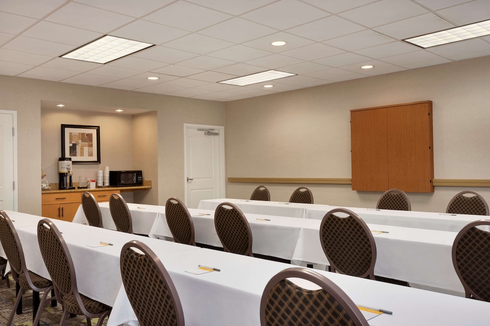 Hampton Inn St. Louis Columbia - photo 26