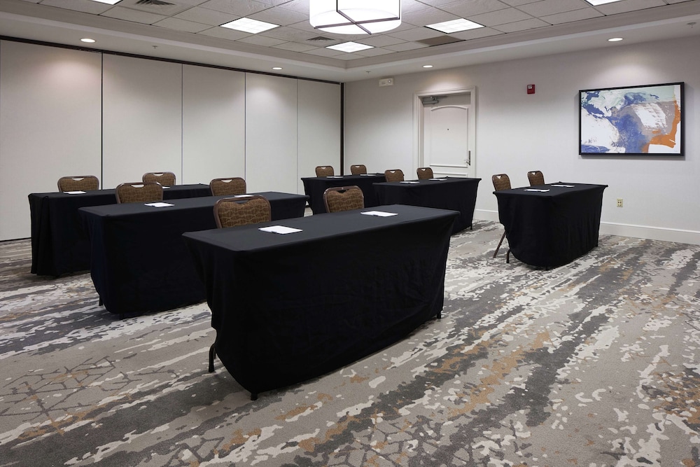 Hilton Garden Inn Evansville - photo 59