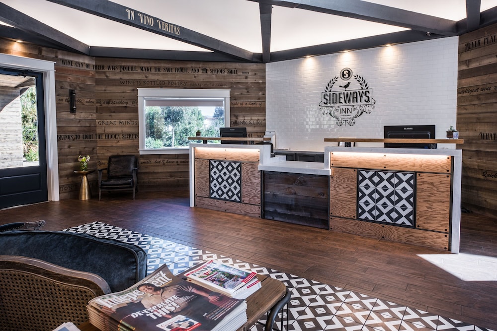 Sideways Inn - photo 4