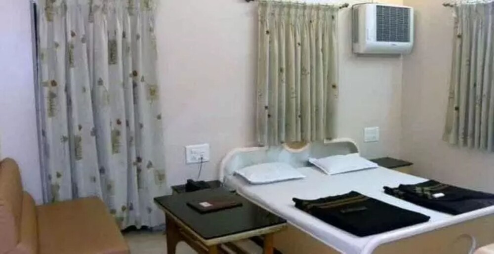 Hotel Parichay in Ahmadnagar, India