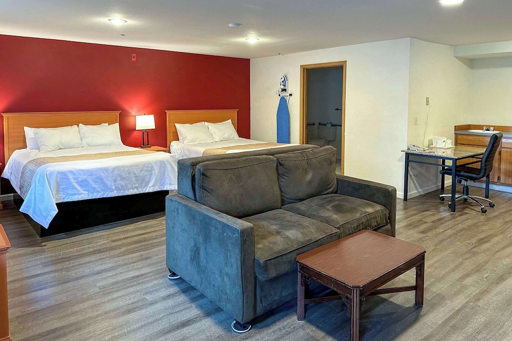 Econo Lodge Edmonds North Seattle - photo 19