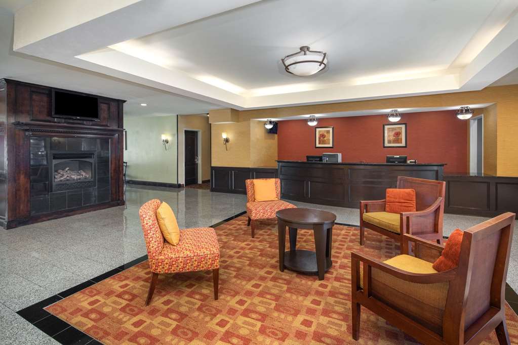 La Quinta Inn & Suites by Wyndham Atlanta Union City - photo 10