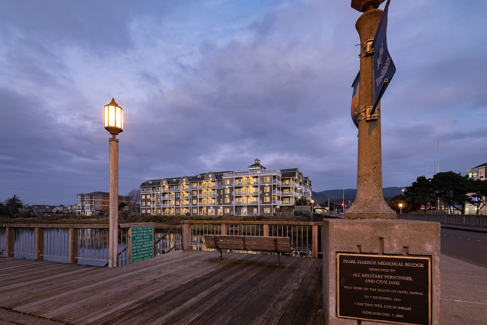 Rivertide Suites Hotel - photo 26