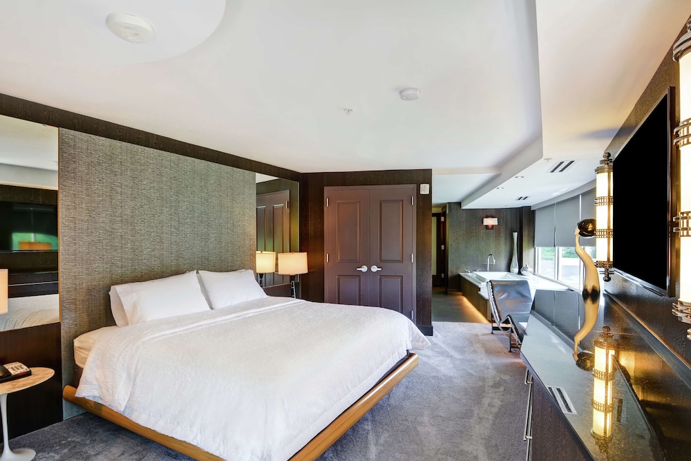 Hampton Inn & Suites Raleigh Crabtree Valley - photo 21