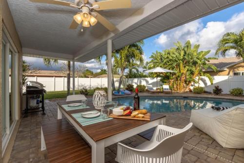Tamaram Retreat Rest Relax Enjoy and Repeat — 4-Star Luxury Hotel in Cape Coral, United States