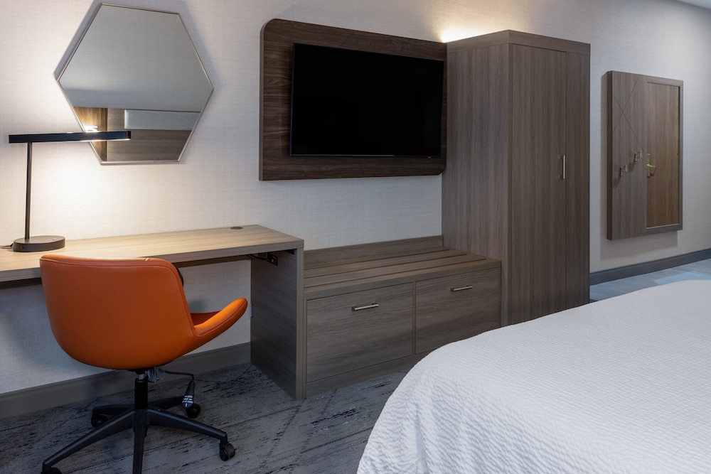 Holiday Inn Express & Suites Center Township by IHG - photo 11