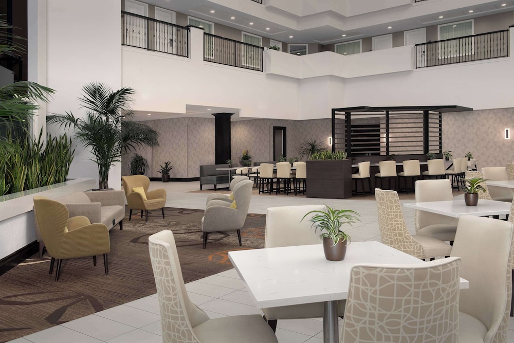 Embassy Suites La Quinta Hotel & Spa - photo 5