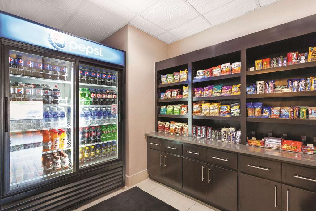 La Quinta Inn & Suites by Wyndham Tampa Bay Area Tampa South - photo 23