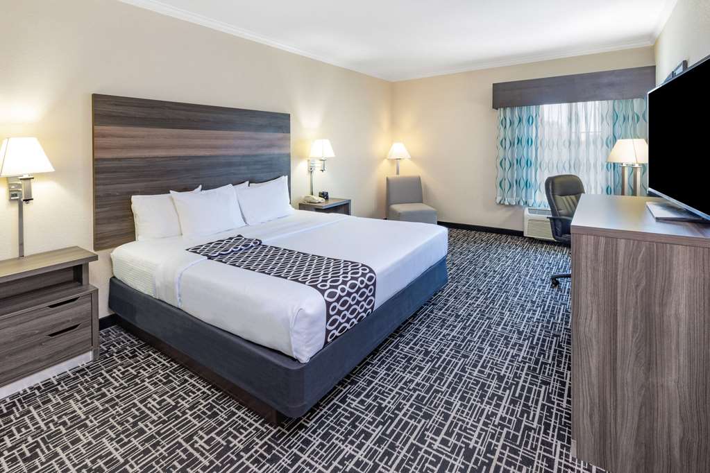 La Quinta Inn & Suites by Wyndham Garland Harbor Point - photo 45