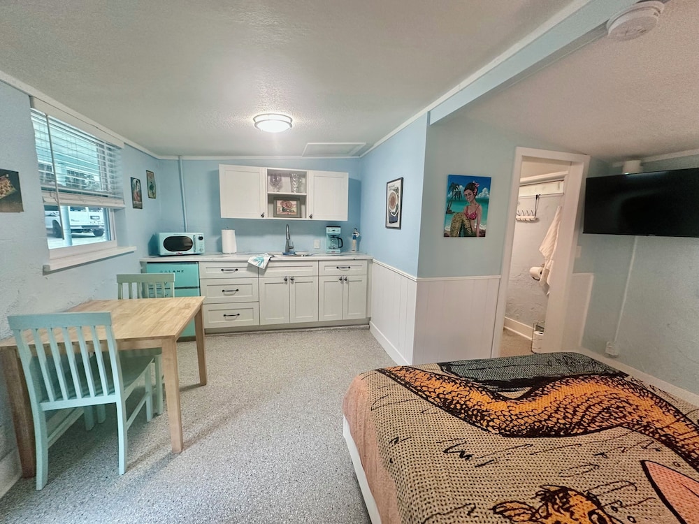 Neptune's Grotto Waterfront Retreat - photo 20