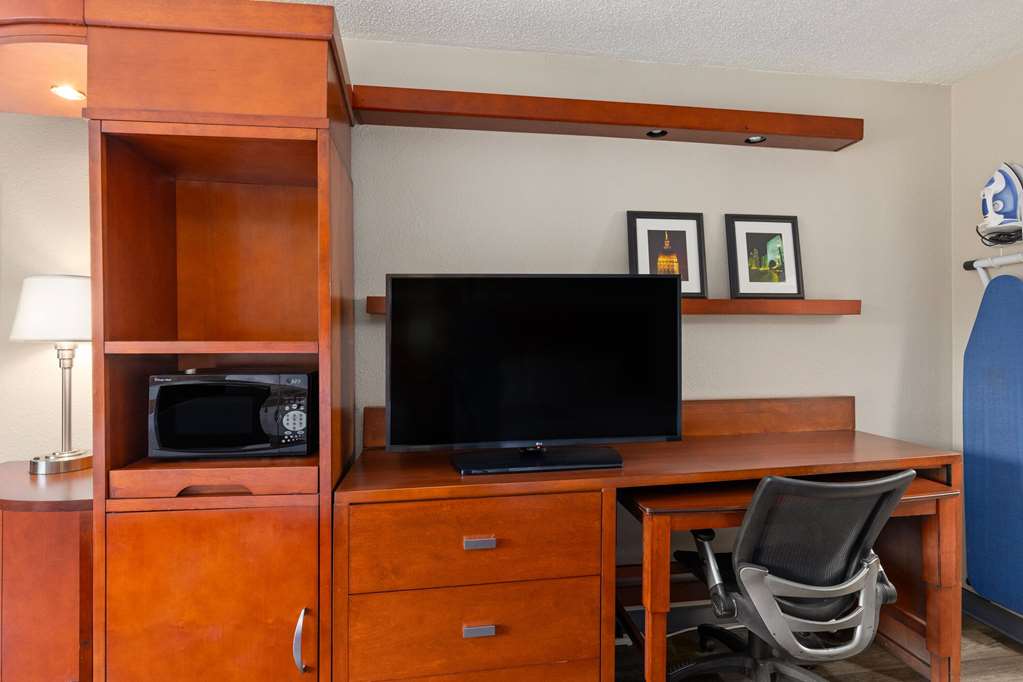 Days Inn by Wyndham Knoxville East - photo 14