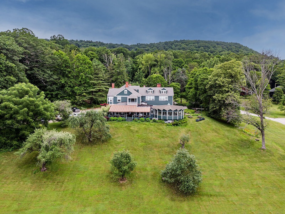 Apple Tree Inn - carbon neutral hotel in Lenox