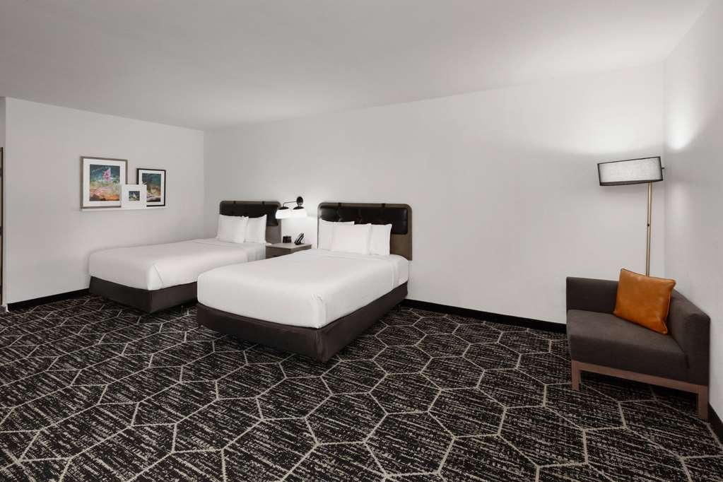 La Quinta Inn & Suites by Wyndham Austin Parmer Tech Ridge - photo 20
