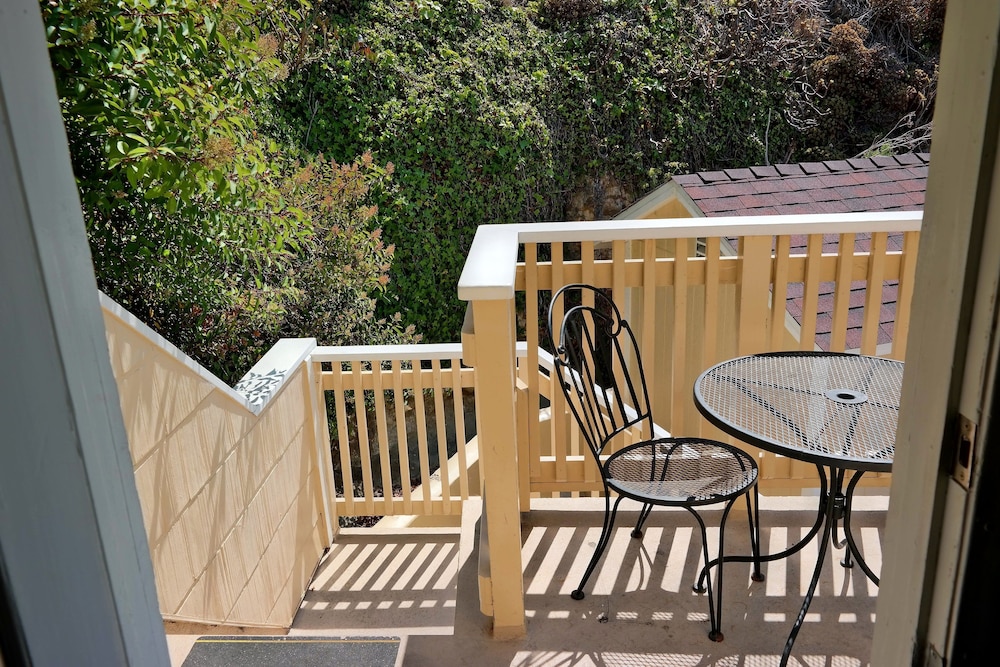 Malibu Country Inn - photo 28