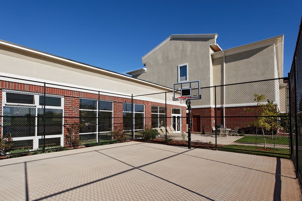 Holiday Inn Express Hotel & Suites Cleburne by IHG - photo 42