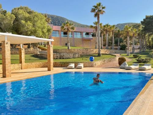 Blue Angel Villa Luxury Seafront Estate — 4-Star Luxury Hotel in Limin Mesoyaias, Greece