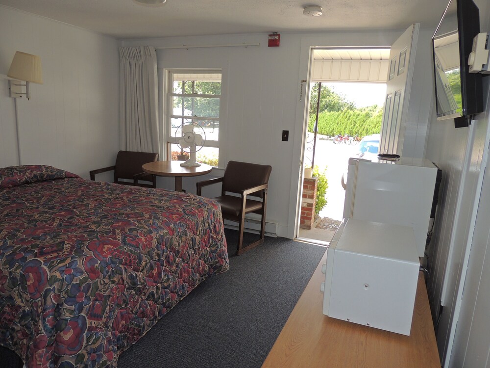 Phil & Anns Sunset Motel - photo 7