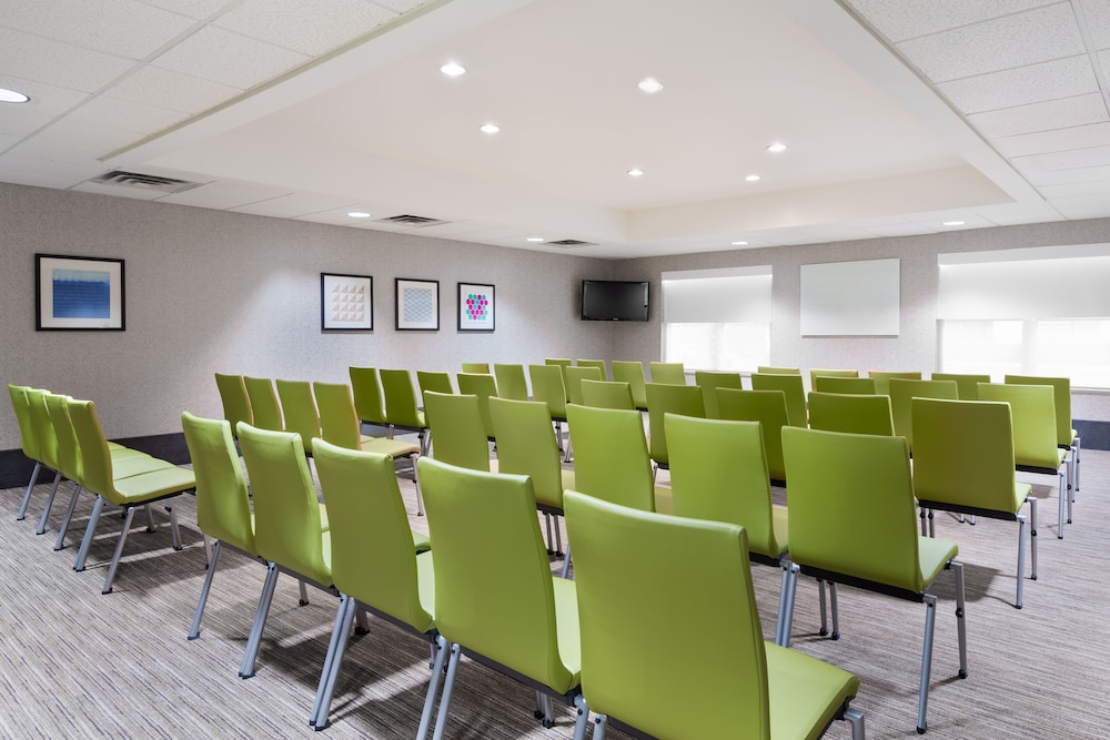 Holiday Inn Express & Suites Columbus Airport East by IHG - photo 45