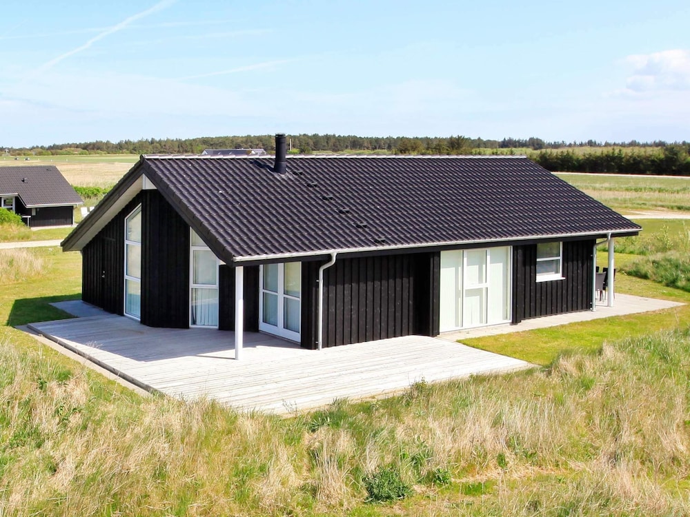 6 person holiday home in Hirtshals By Traum — 4-Star Luxury Hotel in Hirtshals, Denmark