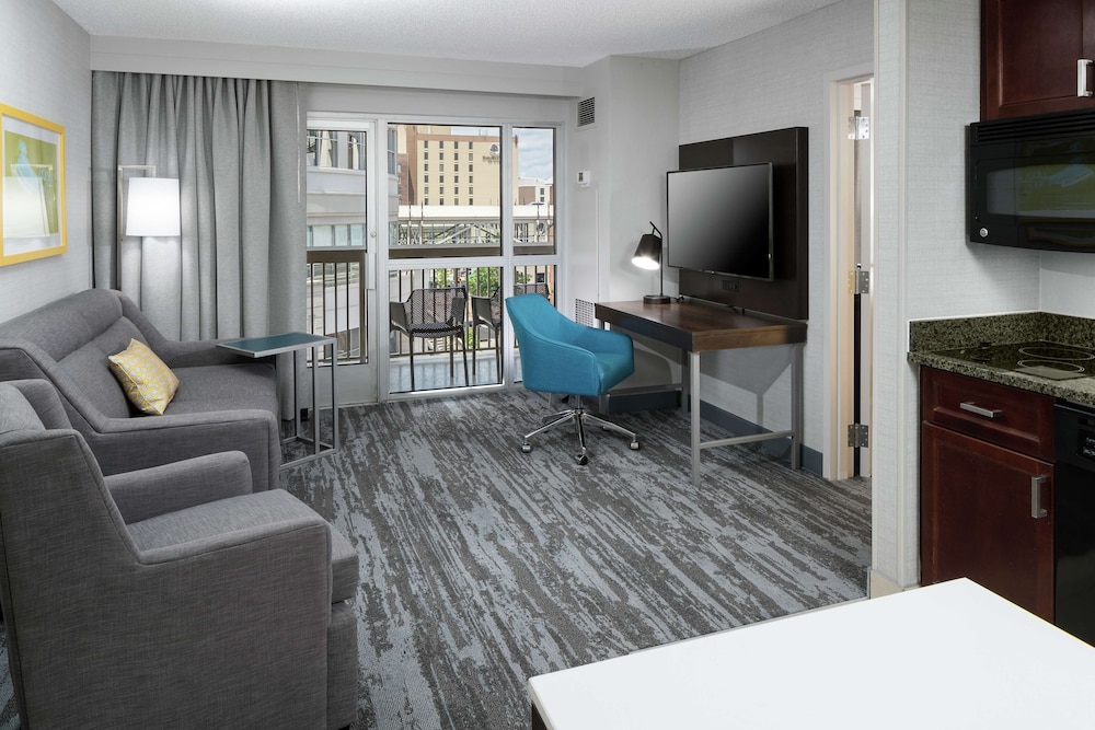 Hampton Inn & Suites Memphis Beale Street - photo 20
