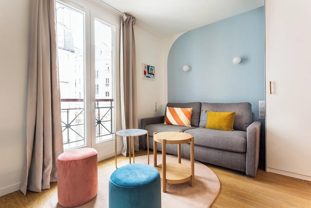 Stunning Apartment 2br 6p Ste Marguerite — 4-Star Luxury Hotel in Paris, France
