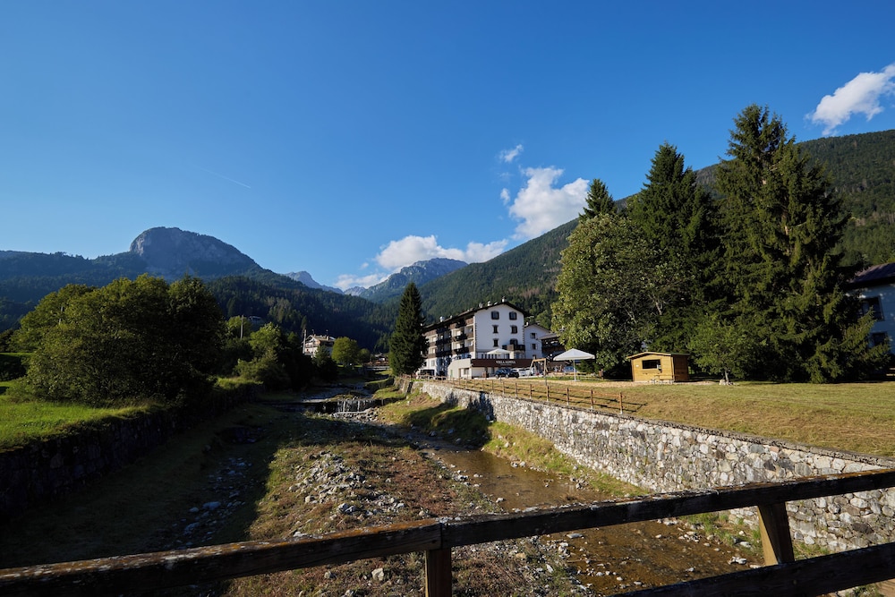 Hotel Villa Alpina in Forni Di Sopra, Italy