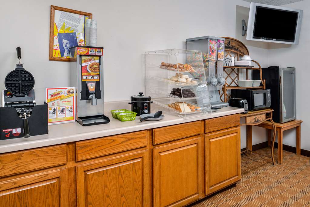 Americas Best Value Inn Ellsworth - photo 22