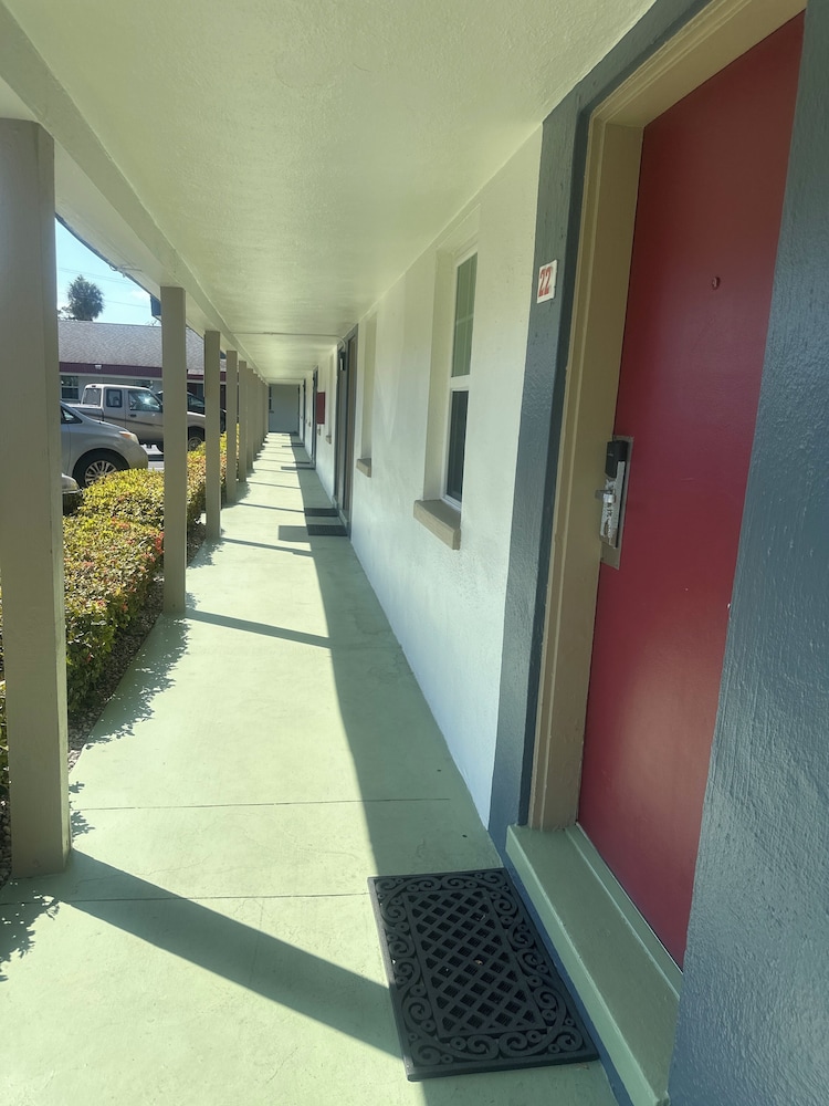 Tropical Palm Motel - photo 14