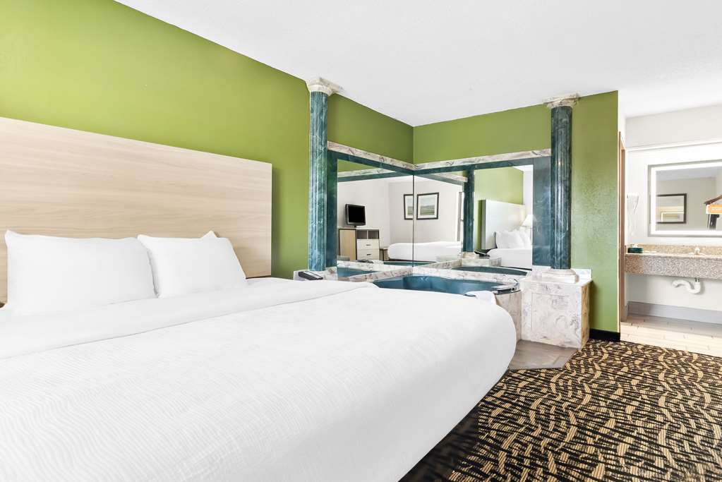 Quality Inn Russellville - photo 12
