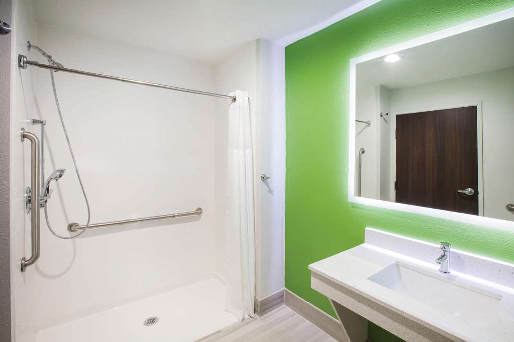 La Quinta Inn & Suites by Wyndham Owasso - photo 13