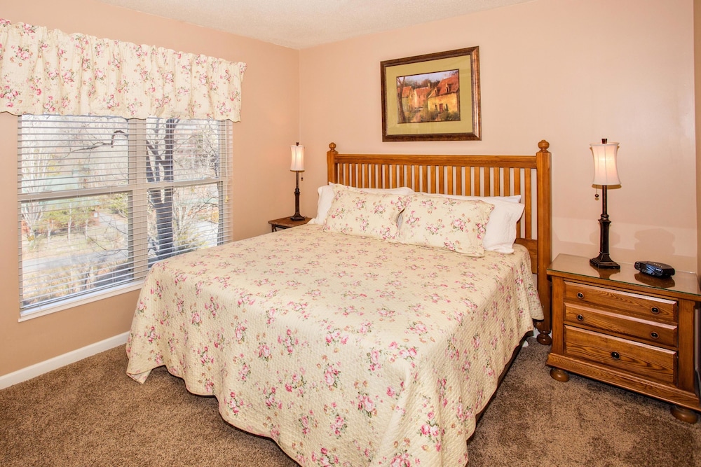 Cedar Lodge 404 — 4-Star Luxury Hotel in Pigeon Forge, United States