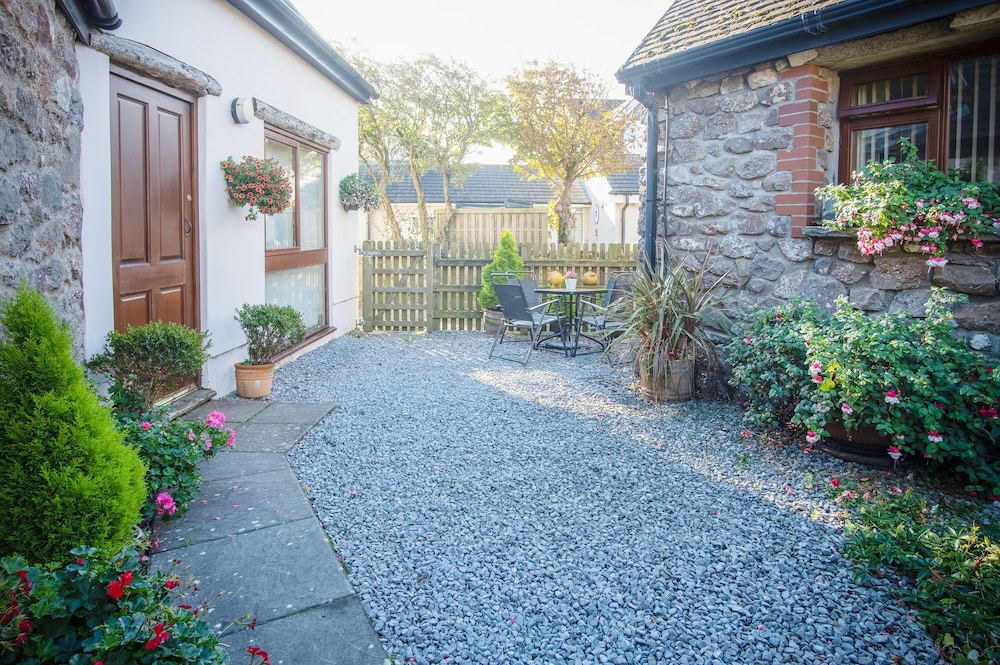 The Old School Cottage Ship Farm 1 Bedroom Rhossili — 4-Star Luxury Hotel in Swansea, United Kingdom