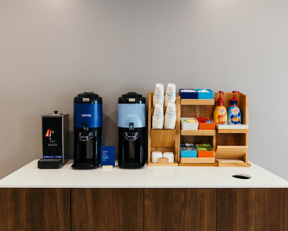 Holiday Inn Express and Suites Urbandale by IHG - photo 8