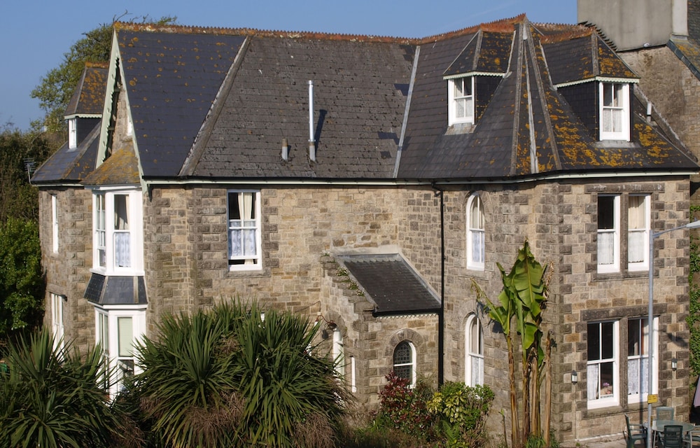Estoril — 4-Star Luxury Hotel in Penzance, United Kingdom