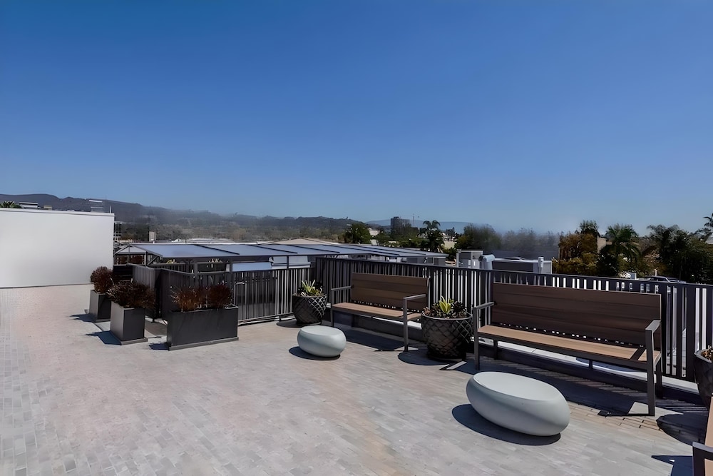 Los Angeles Premium City Suites Free Secured Parking - photo 29