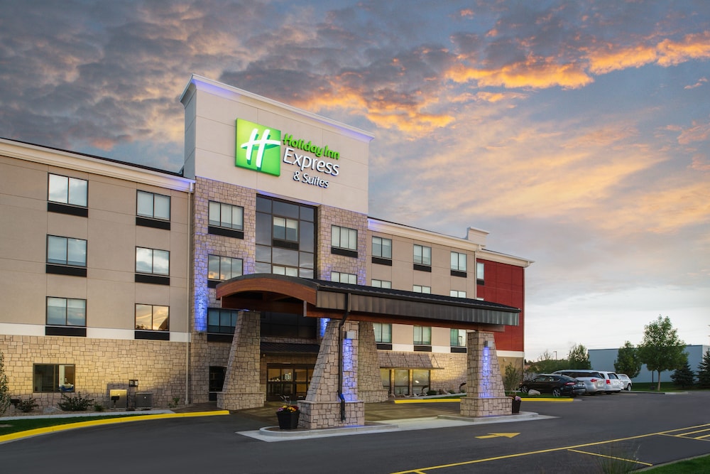Holiday Inn Express Hotel & Suites Bismarck by IHG - photo 29