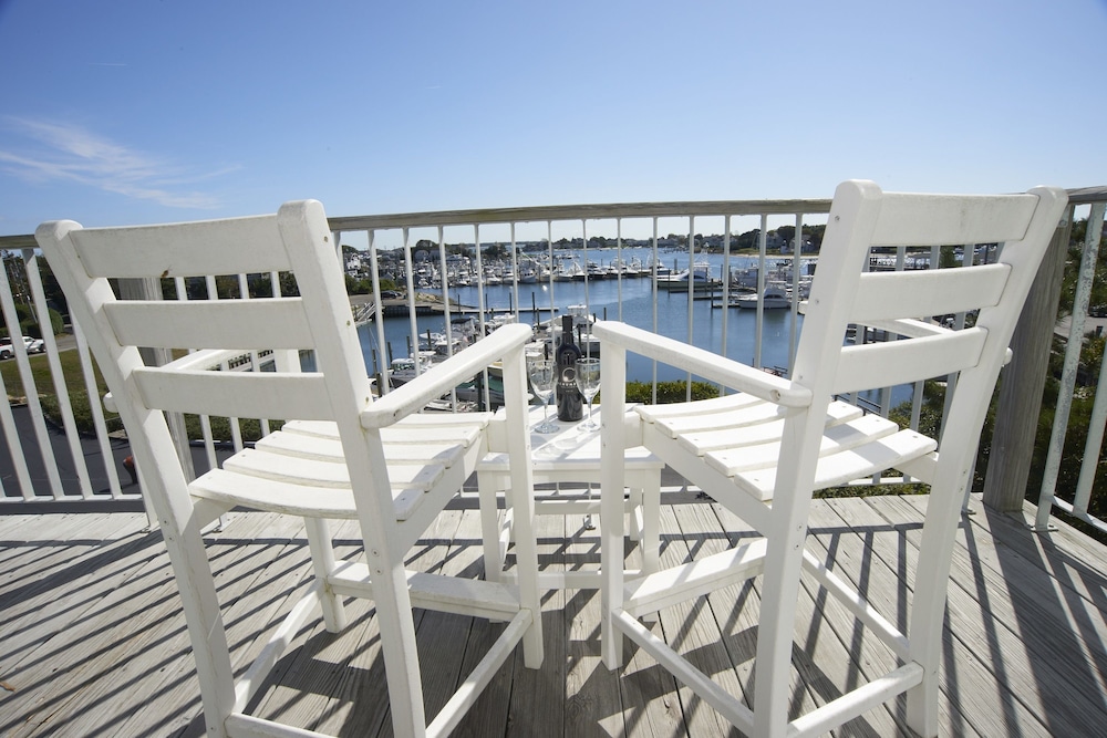 Anchor In Distinctive Waterfront Lodging - photo 23