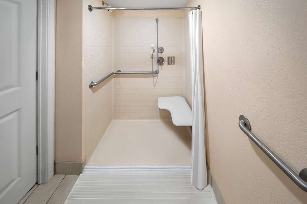 La Quinta Inn & Suites by Wyndham San Antonio Medical Ctr NW - photo 45