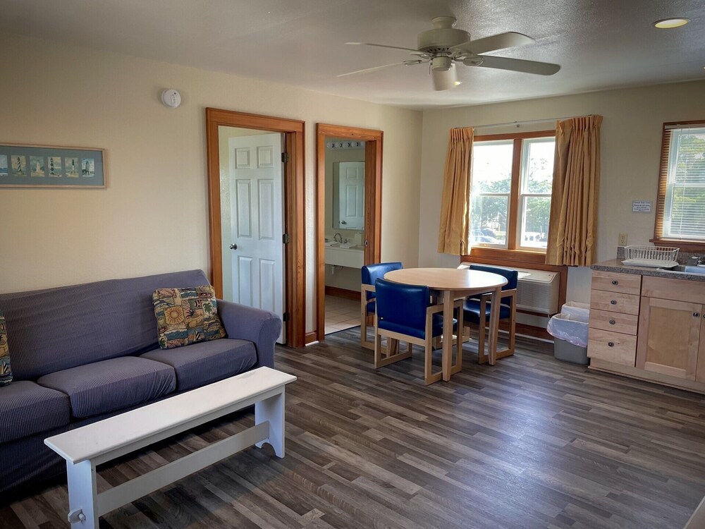 Pony Island Inn - photo 32