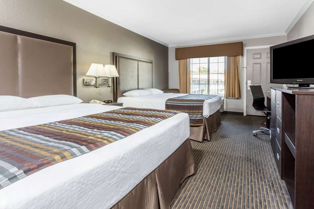 Super 8 by Wyndham Mountain View - photo 9
