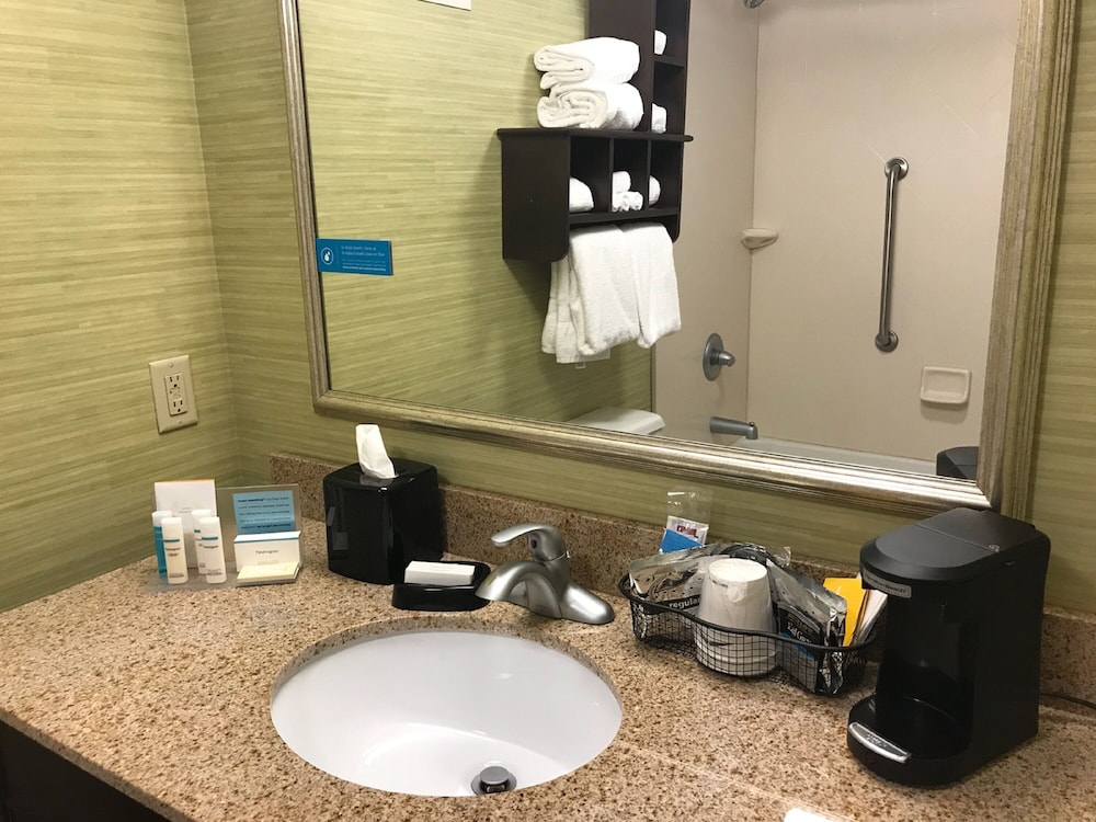 Hampton Inn Evansville Airport - photo 25