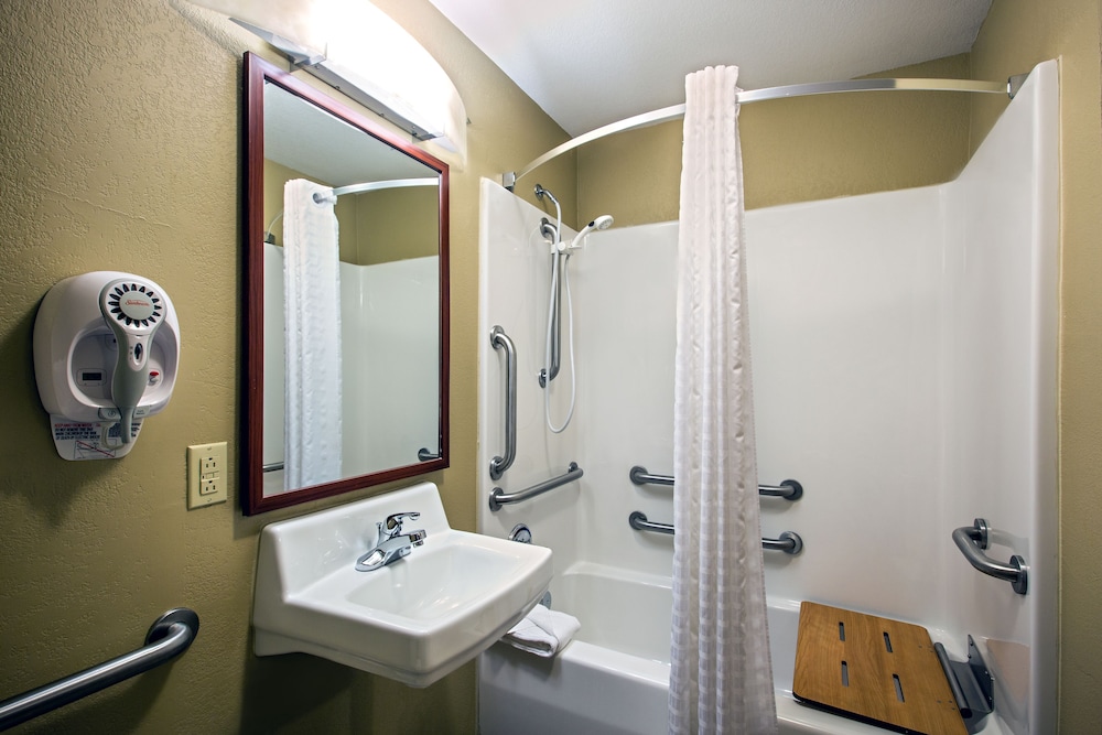 Candlewood Suites Perrysburg by IHG - photo 16