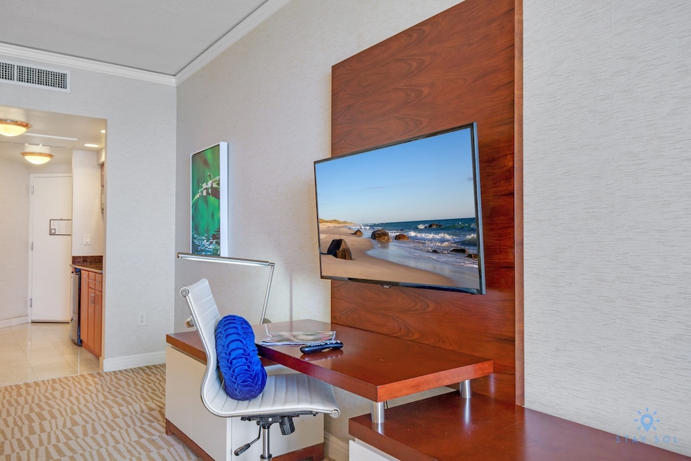 Luxury Bayfront Studio with Balcony Amazing Pool - photo 17