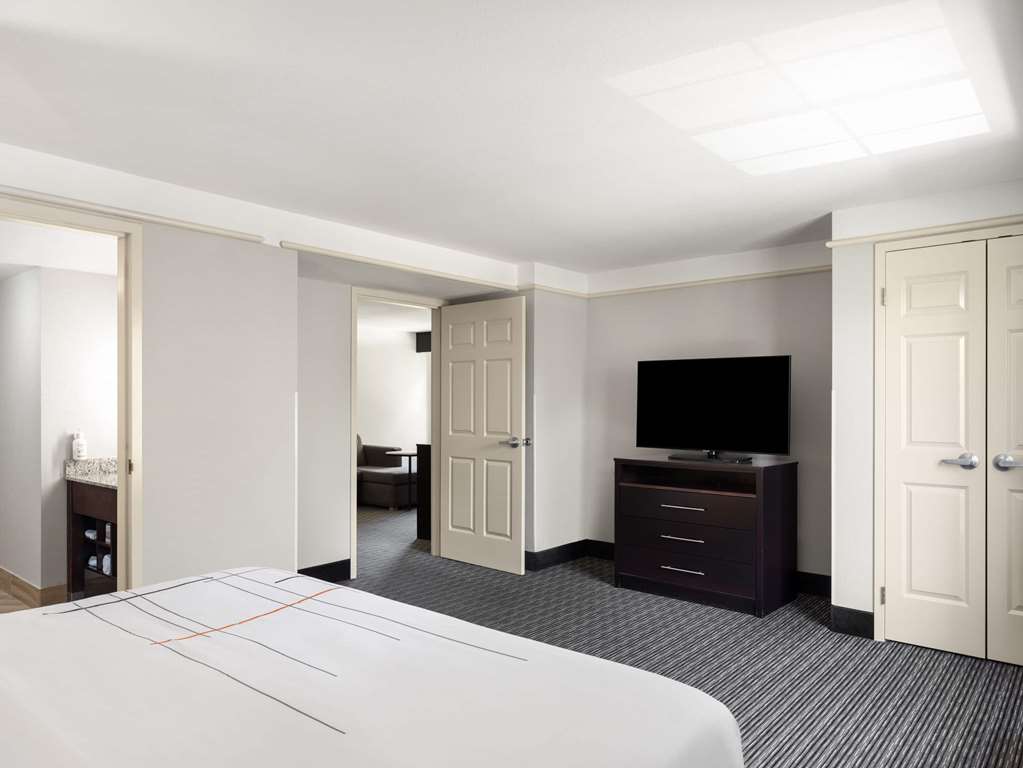La Quinta Inn & Suites by Wyndham Santa Clarita Valencia - photo 27