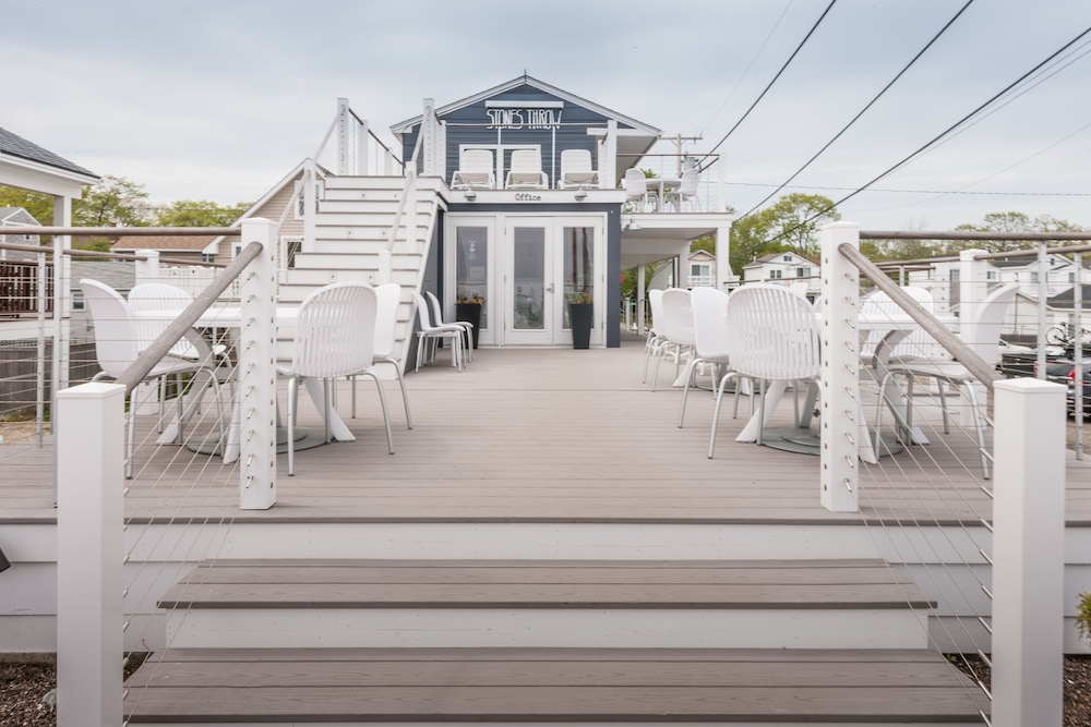 Stones Throw - carbon neutral hotel in York Beach