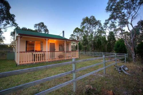 Accommodation Creek Cottages & Sundown View Suites — hotel in Stanthorpe