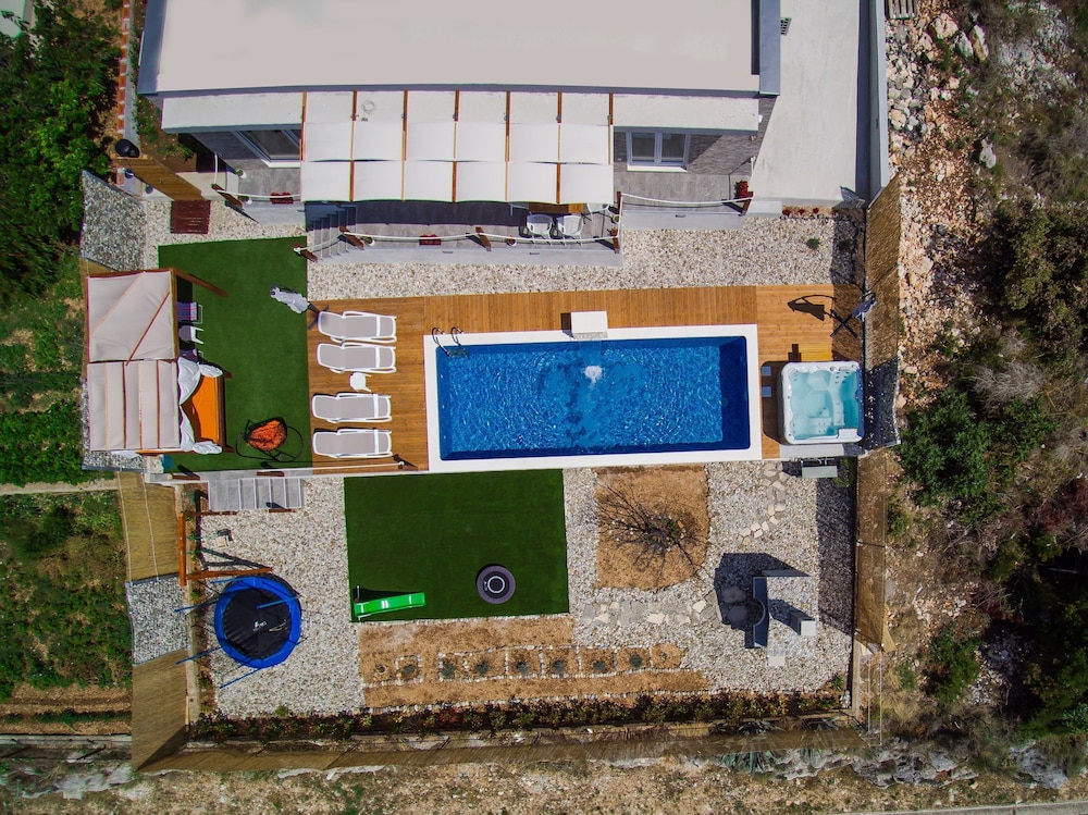 Villa Hedonist — 4-Star Luxury Hotel in Seget Vranjica, Croatia