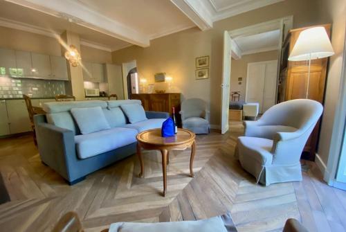 L’historien Avec Balcon Coeur de Nimes in Nimes, France