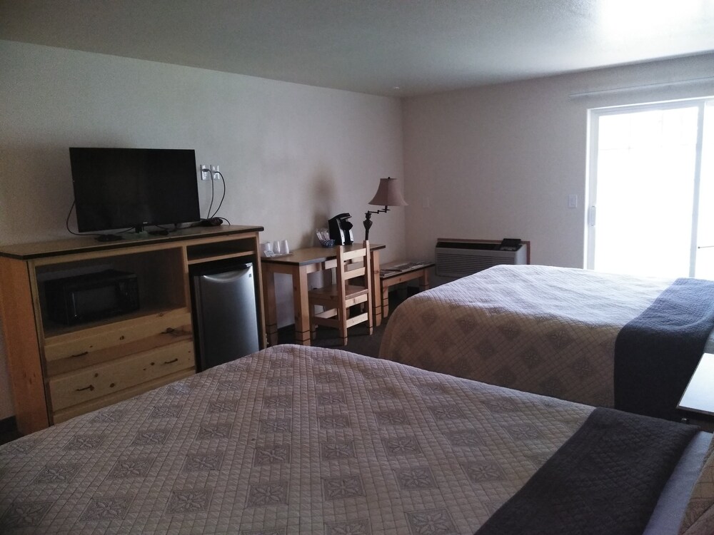 Sisters Inn And Suites - photo 10