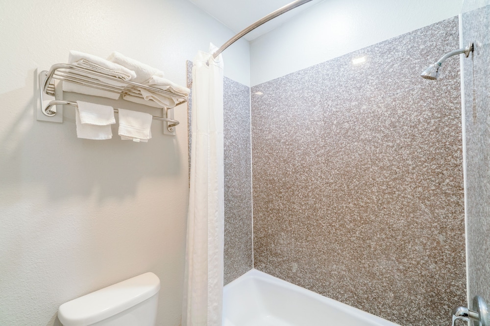 Atria Extended Stays By OYO Jourdanton - photo 35